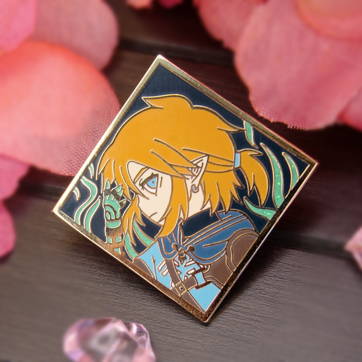 PRINCESS'S SWORDSMAN DIAMOND ENAMEL PIN